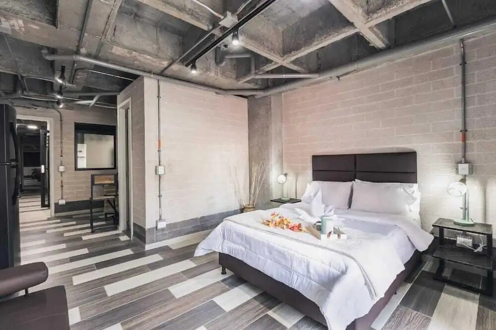 Hotel Magenta Lof