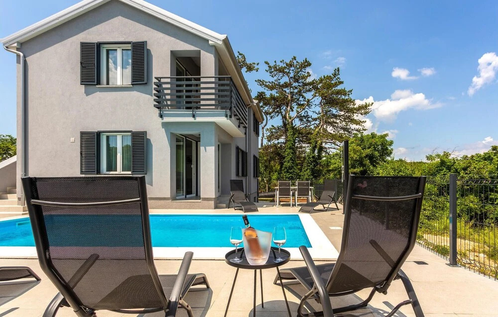 Amazing Apartment in Vrbnik With Outdoor Swimming Pool, Wifi and 2 Bedrooms
