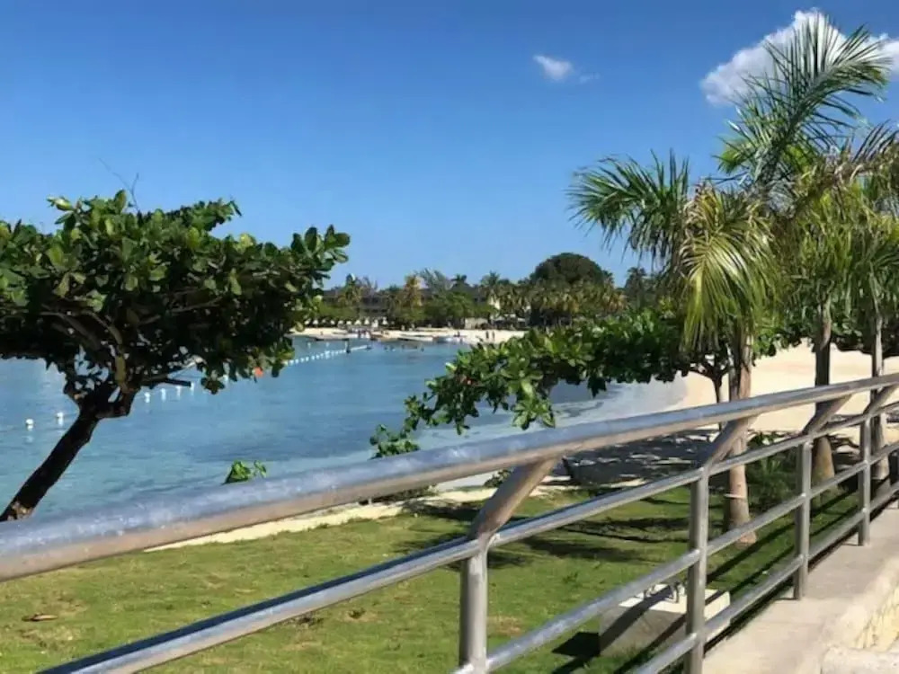 FISHERMANs POINT BEACH-FRONT CONDOMANIA