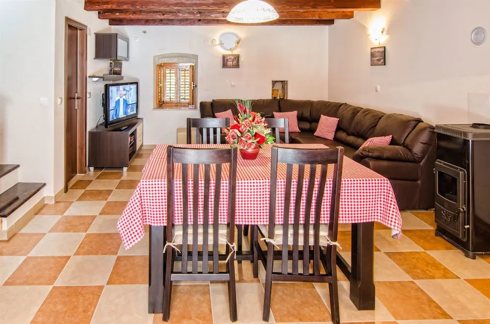 House Lazar