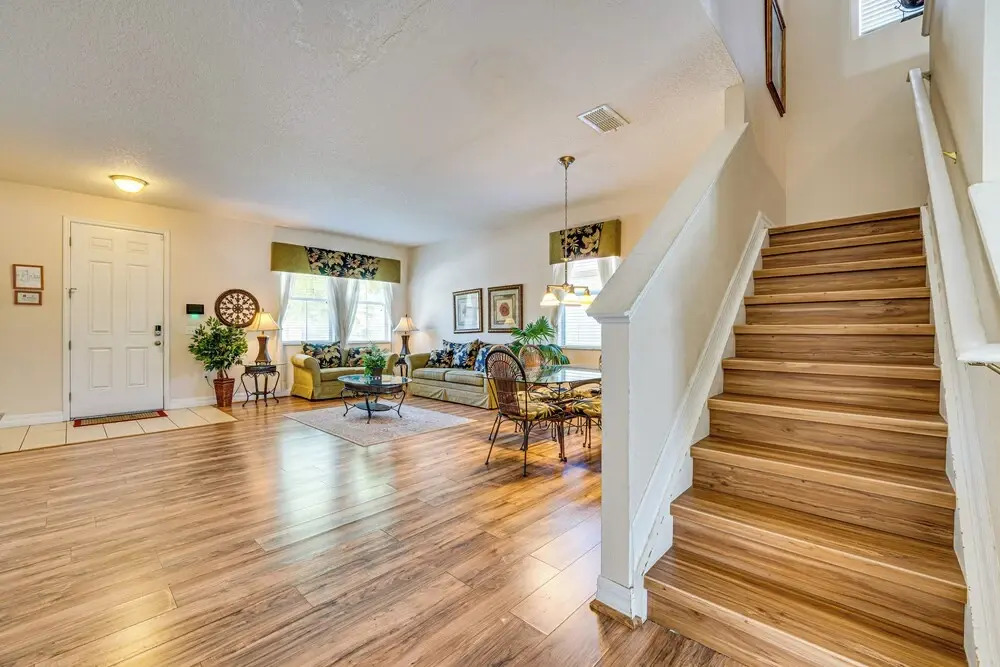 Lanai & Game Room: Vacation Home in Davenport