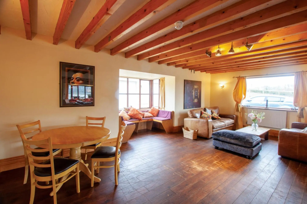 The Lake House Retreat - 7 Bedroom Holiday Home - Sleeps 20 - Southgate