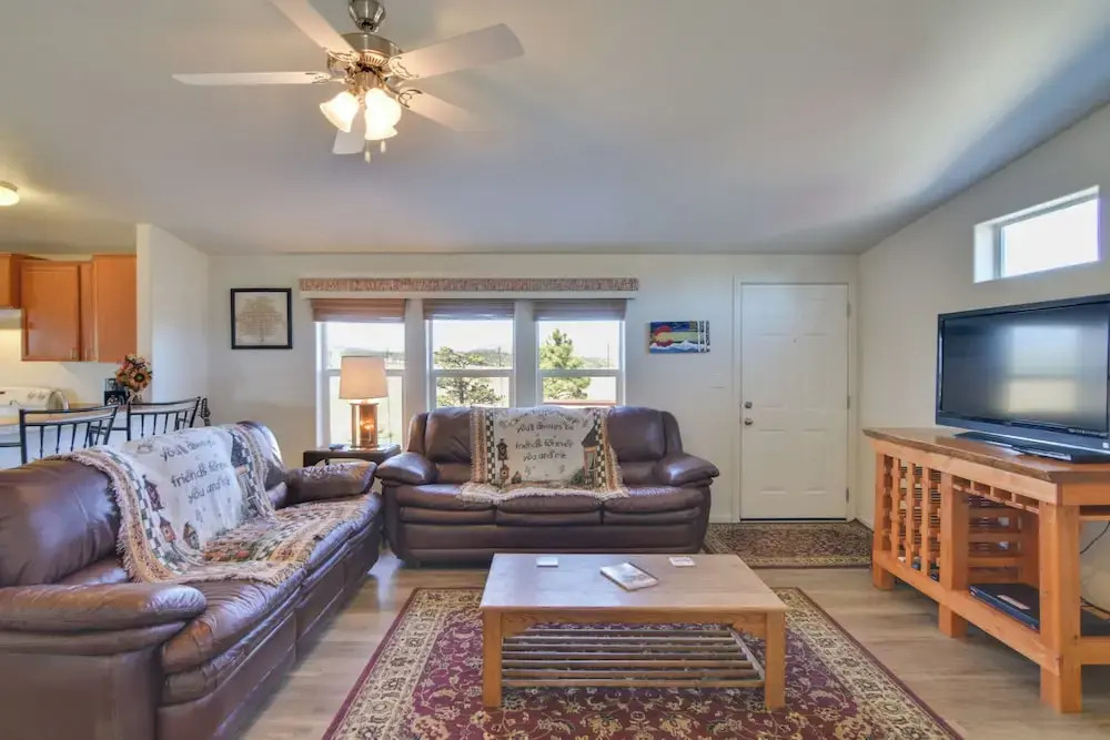 Tranquil Cabin Getaway w/ Panoramic Mtn View!