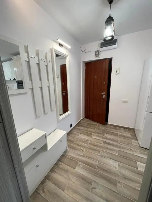 Robert’s Apartament 2