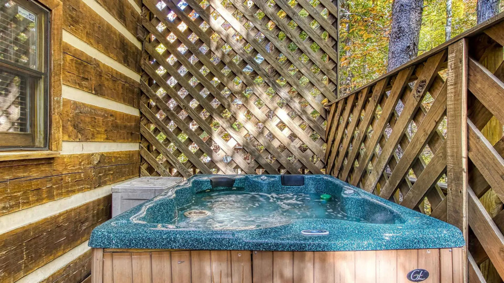 Fantastic Pet Friendly Cabin Hot Tub Fire Pit