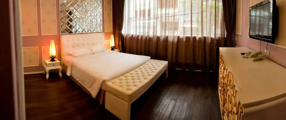 HANZ Friday Royal Hotel
