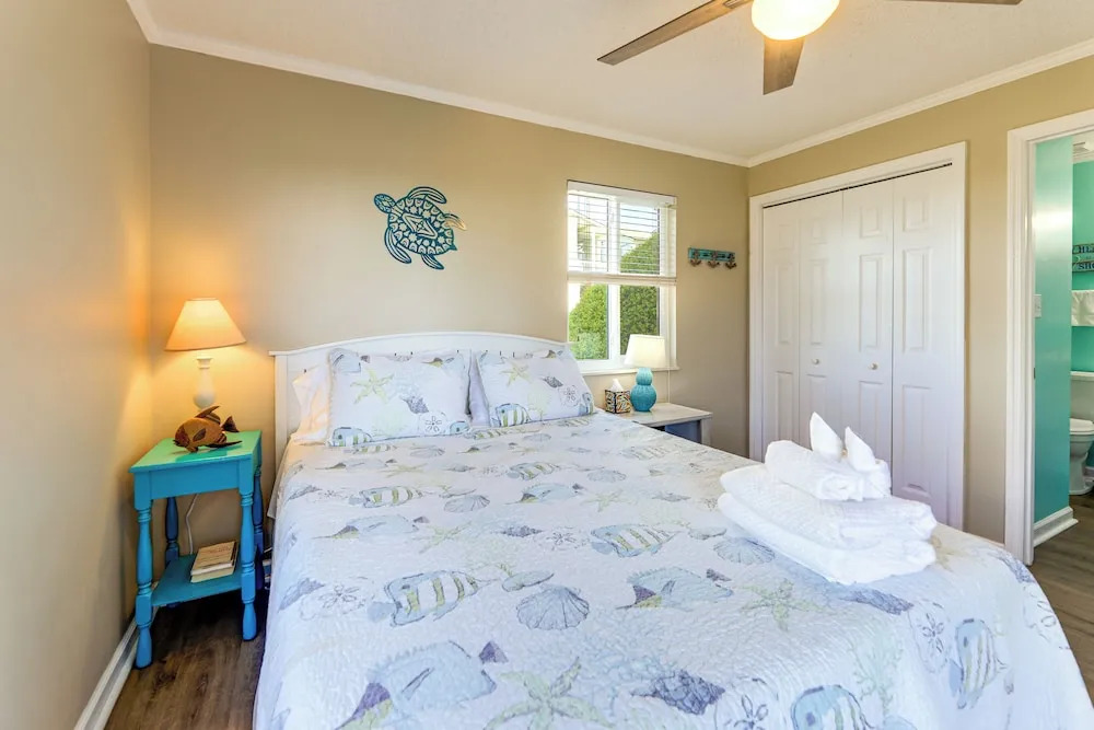 Emerald Isle Resort-style Condo: Walk to Beaches!