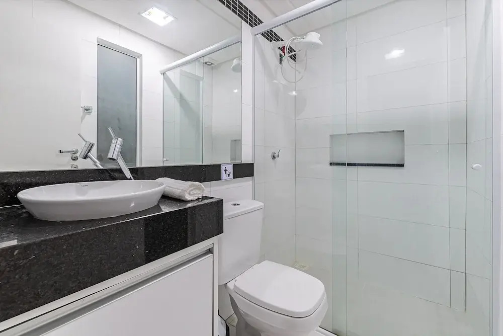 Sea View apt 130m From the Beach in BC Erg605
