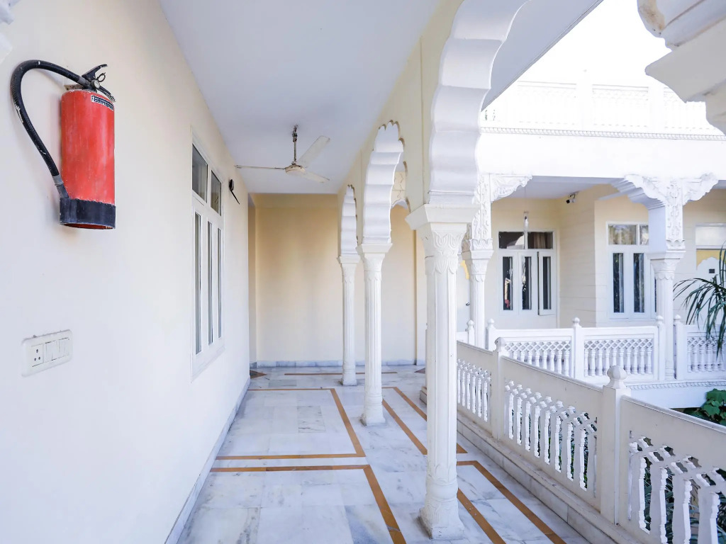 OYO 22047 Hotel JAL MAHAL