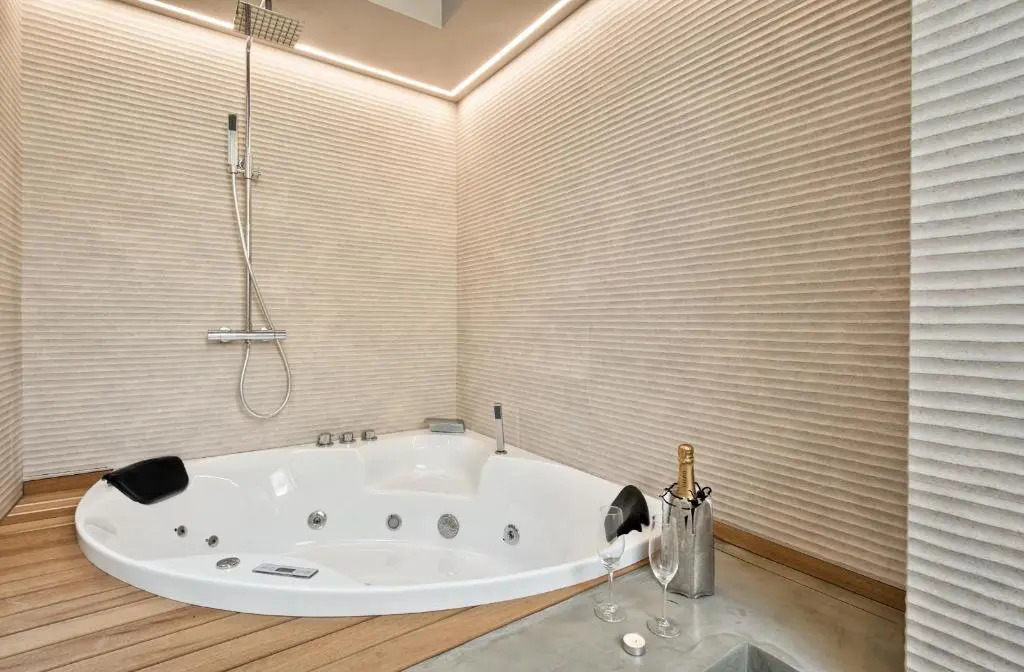 ACADAMIS - Suites & Junior Suites