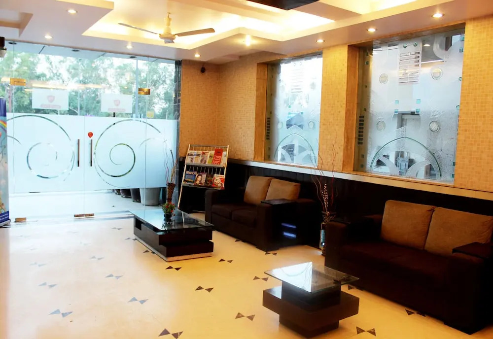OYO 528 Hotel Neptune Residency