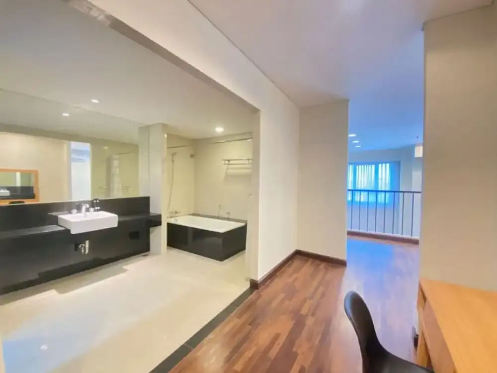 Fabulous 2Br Loft Apartment With Private Bathub At El Royale