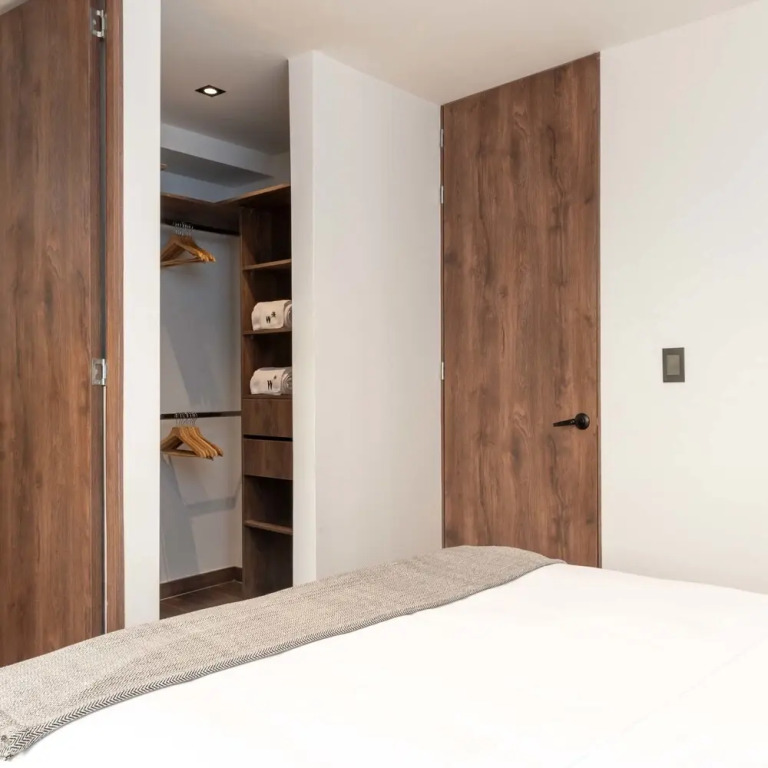 w Impressive 3BR With Balcony in Laureles