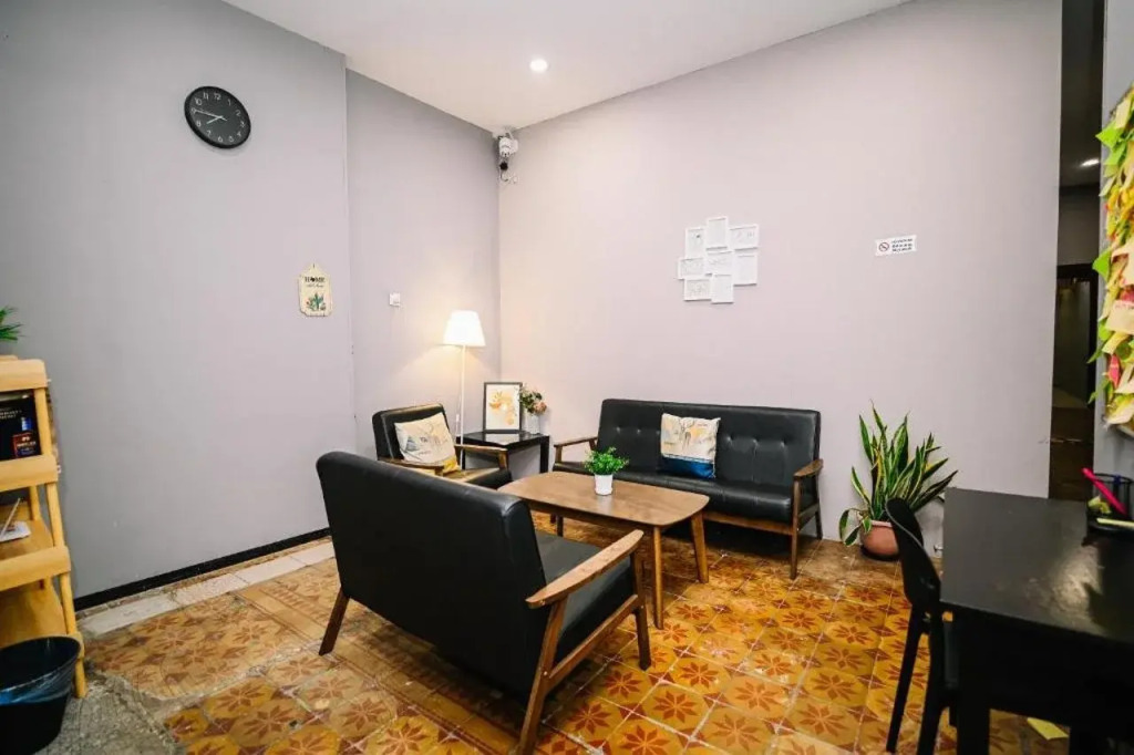Swing & Pillows - 87 Chulia St, Georgetown Penang
