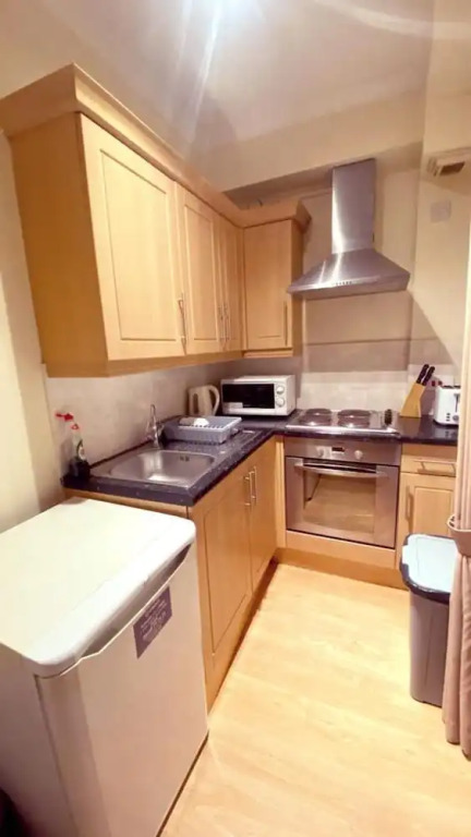 London Chelsea, Big 2 People Studio Apartment