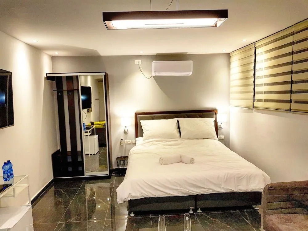 Lago Suites Hotel