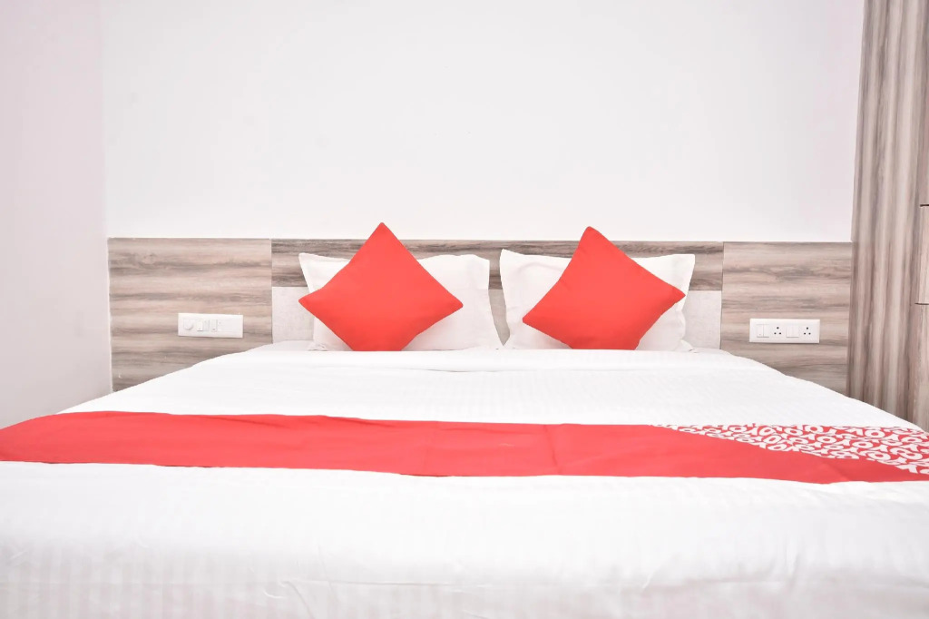 OYO 29437 Ramesh Inn
