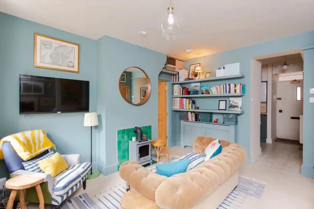 Chic 1 Bedroom Apartment in Zone 1 With Views Gherkin
