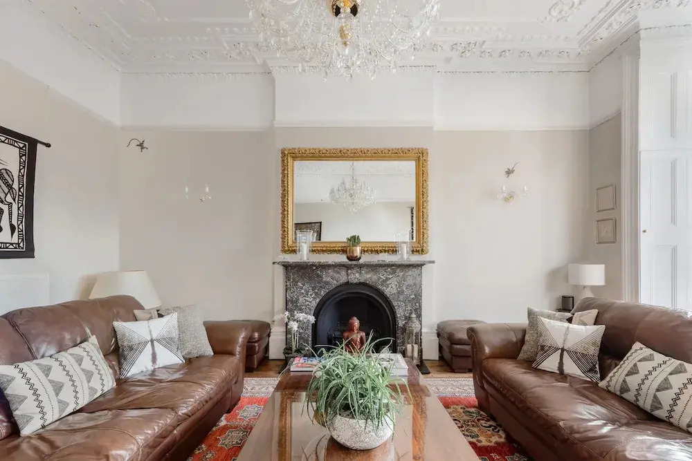 Grand Victorian Apartment in Sought-after Clifton