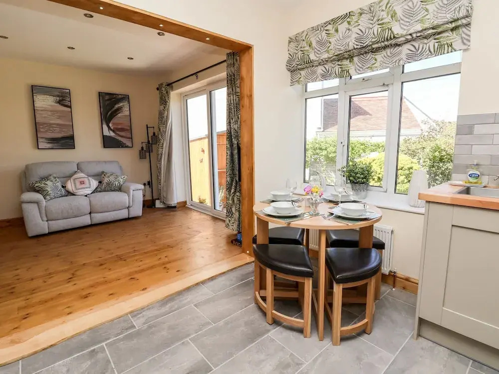 3 Rhyd Drive