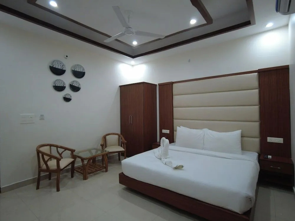 OYO 9711 Hotel Marc Blu