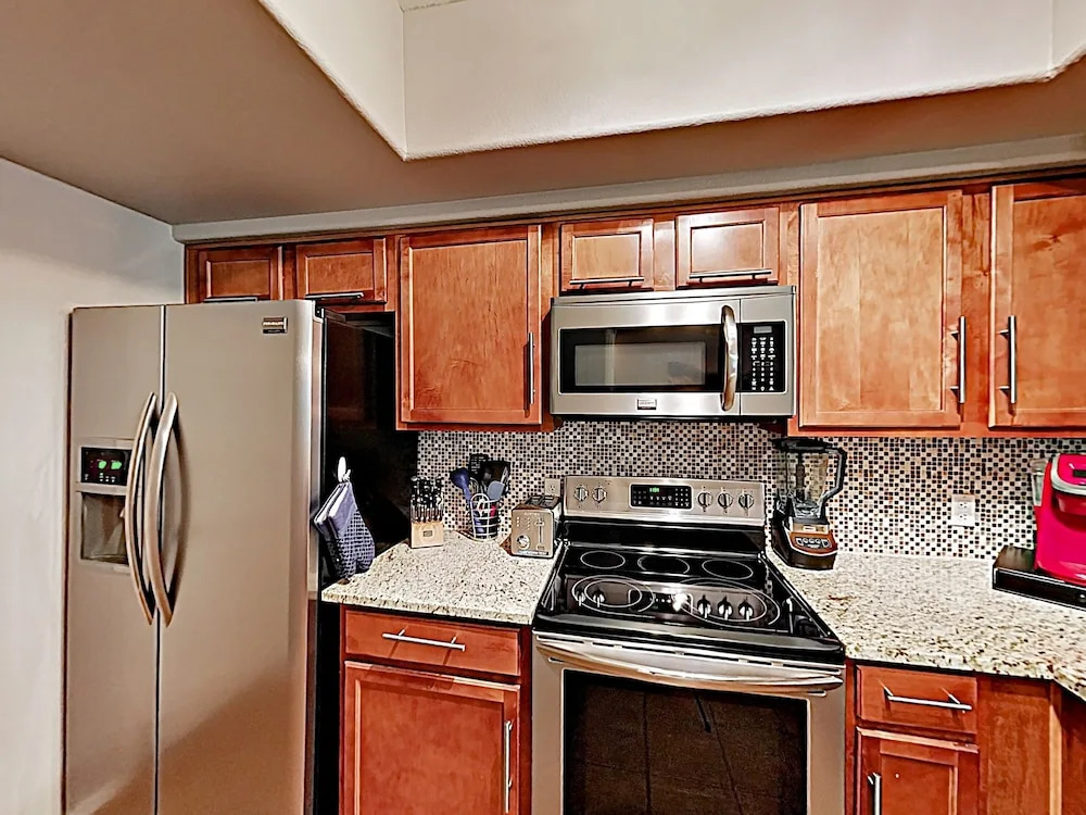 15095 Scottsdale - 2 Br Condo