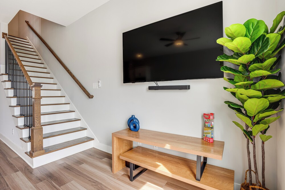 2 Mi to Dtwn: Walkable Retreat in Chattanooga!