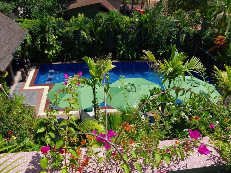 3 Monkeys Villa Hotel