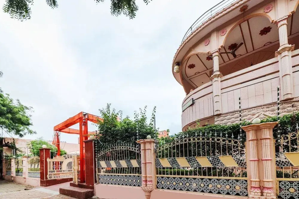 Shri Giriraj Dham by OYO Rooms