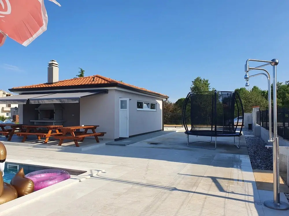 Family Apartment House Lucija With Pool