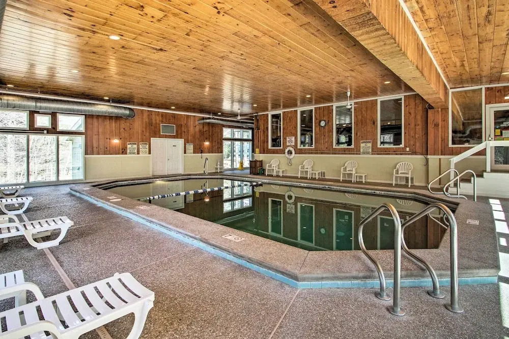 Cozy Bartlett Condo: 1 Mi to Attitash Ski Resort!
