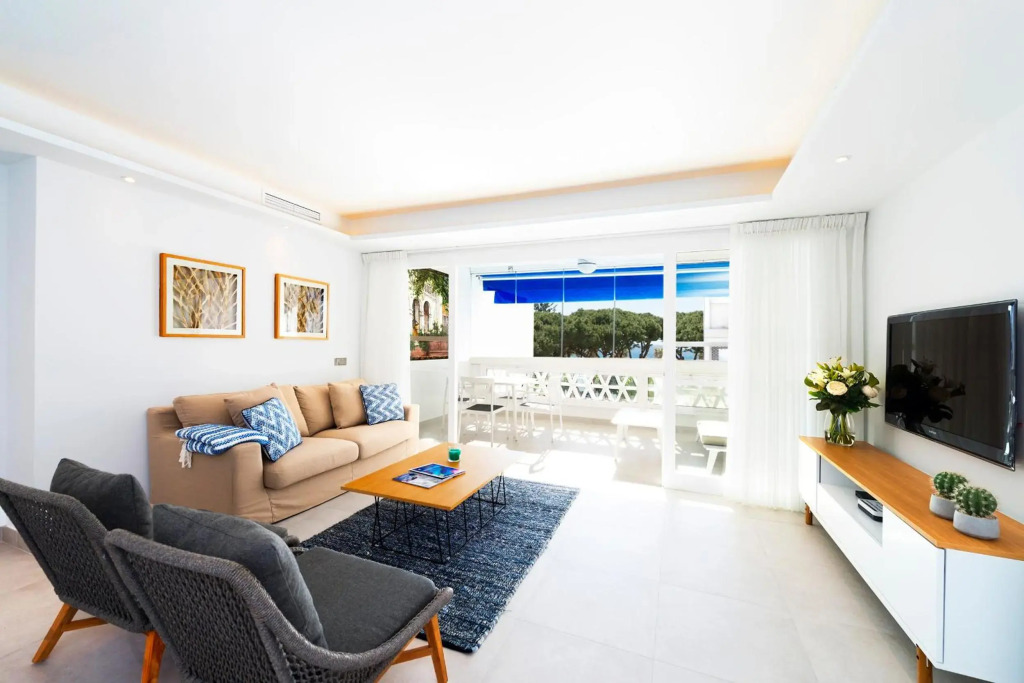 Modern 2 Bedroom Apartment, with Sea Views, in Playas del Duque - Puerto Banús
