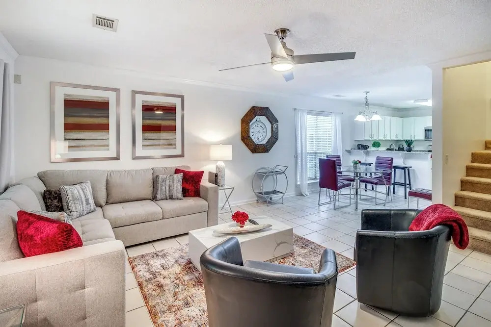 Charming Savannah Vacation Rental w/ Game Room!