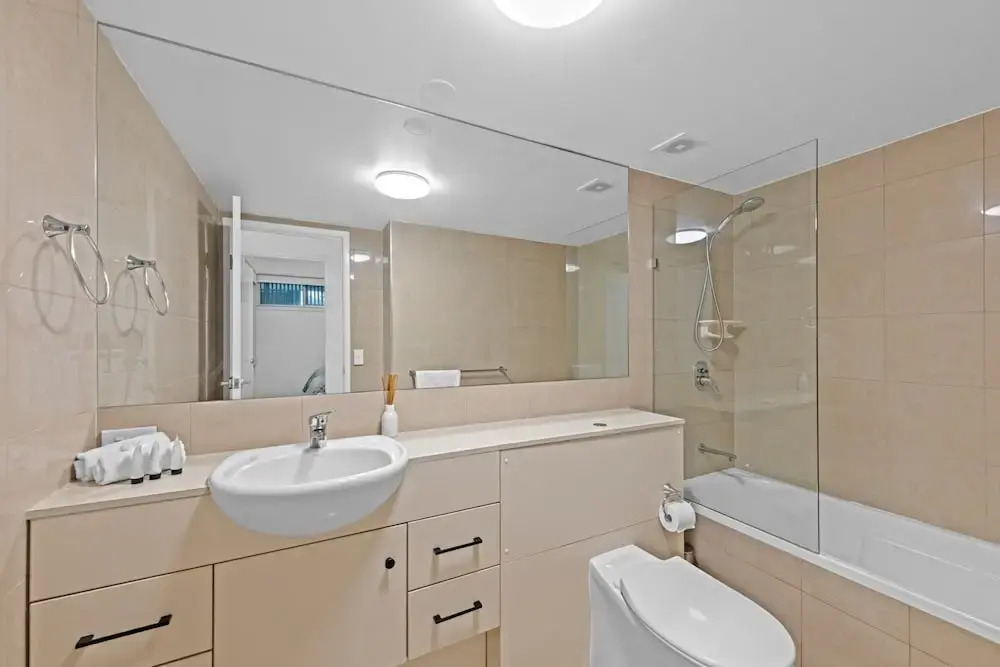 Modern Southbank Parklands Apartment Retreat