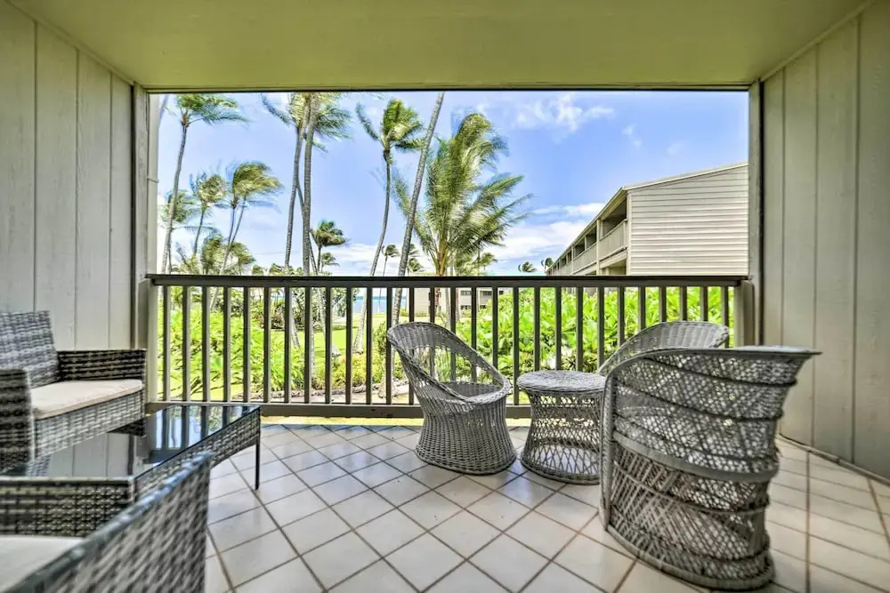 Hawaii Haven: Condo w/ Community Pool, Ocean Views