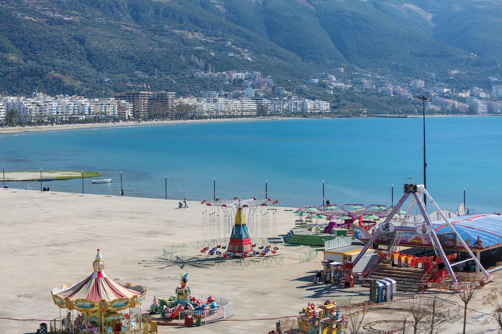 Holiday 2-bed Apartment Seaview