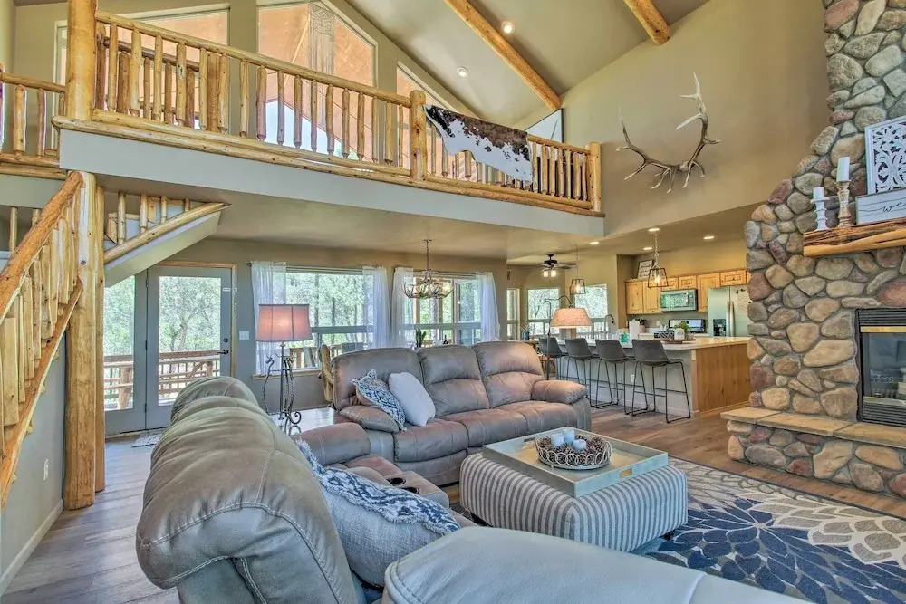 Wooded Hideaway! Spacious Show Low Log Cabin