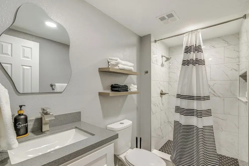 7 Mi to Kemah Boardwalk: Waterfront Houston Condo