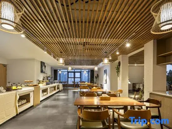 Qiyueli·Puyu Hotel (Yibin University Town Intelligent Terminal Industrial Park Store)