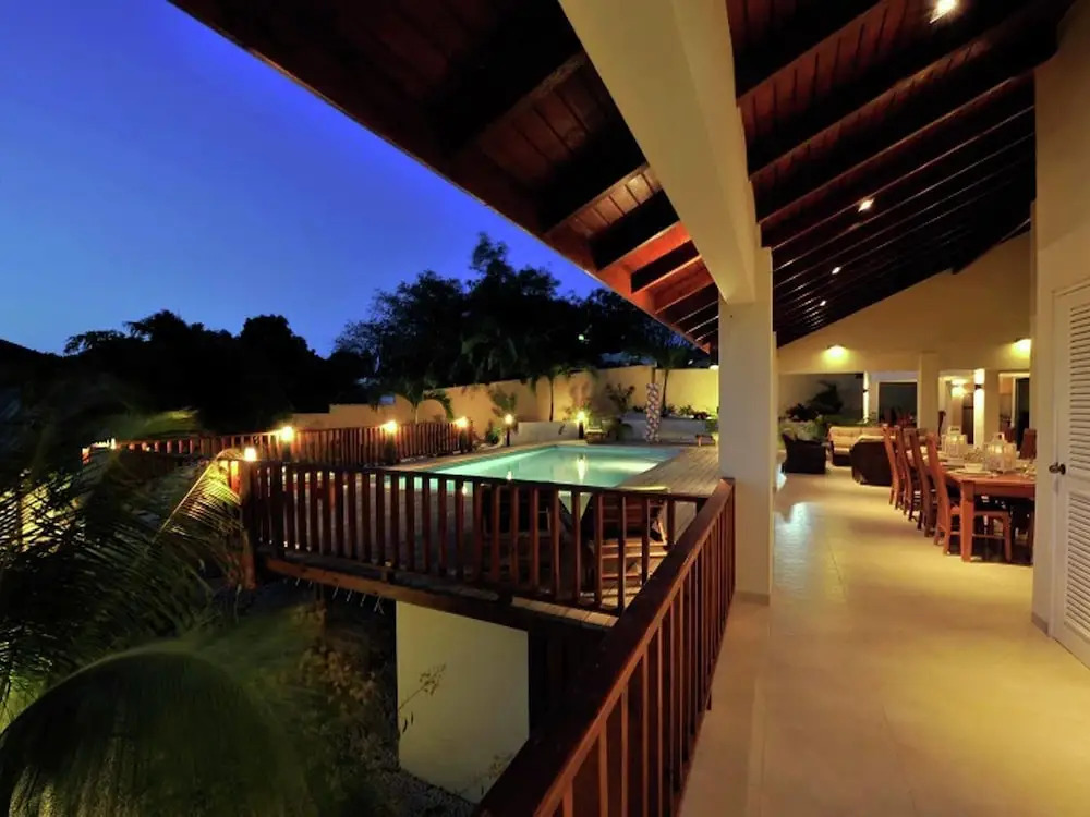 Modern Villa with Swimming Pool in Willemstad