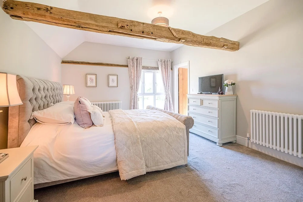 Chapel Cottage at Pond Hall Farm, Stunnning Property with Private Hot Tub, Hadleigh
