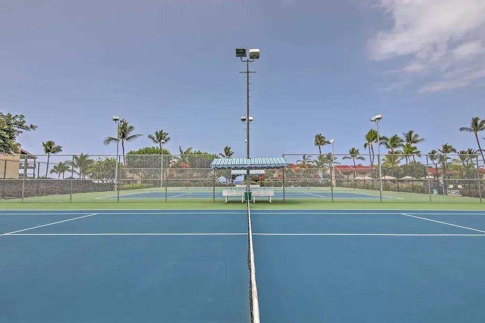 Airy Oceanfront Kailua-kona Gem w/ Community Pool
