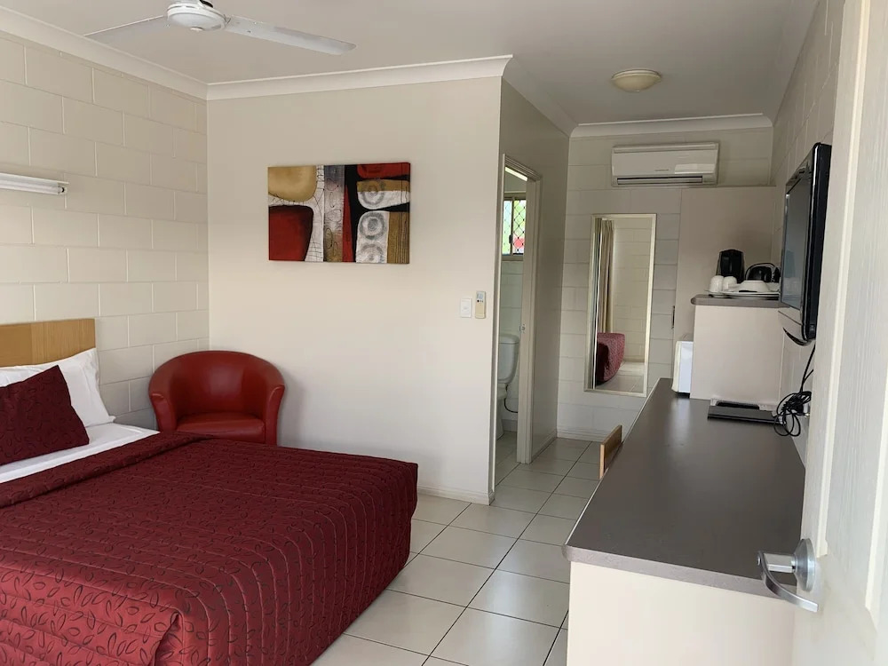 Collinsville Motel