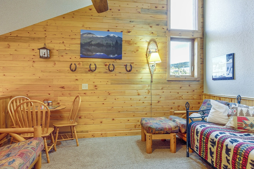 Pool & Hot Tub Access at Top-floor Granby Getaway!