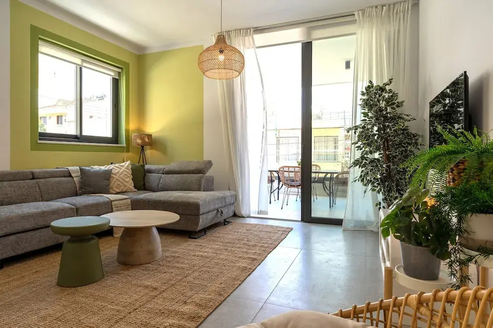 Solenne Stylish 2-BR Apt in Larnaca