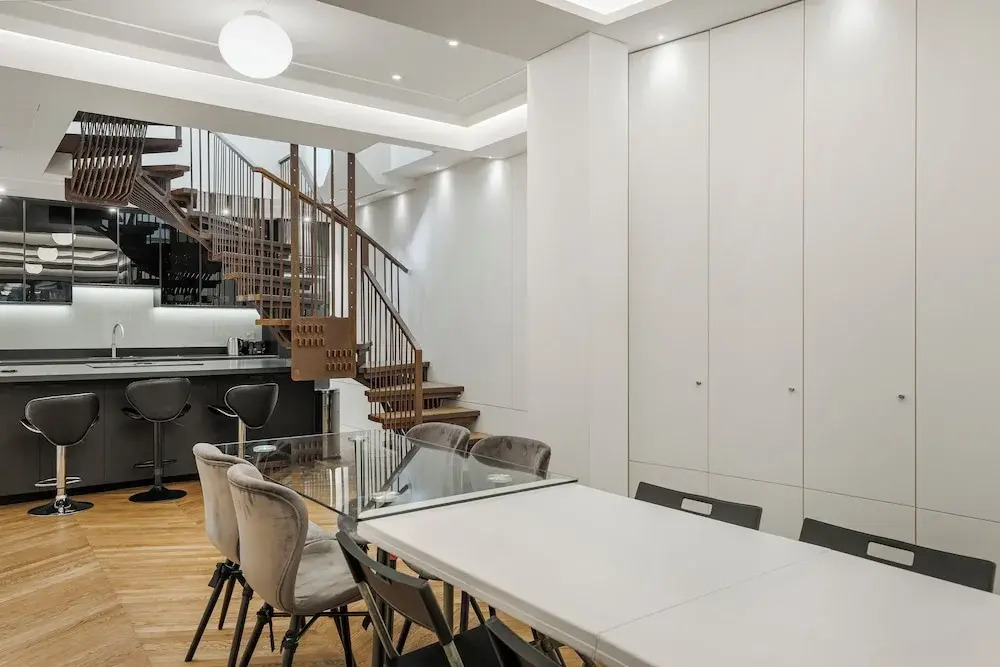 Spacious 5 Bdrm Townhouse in Camden