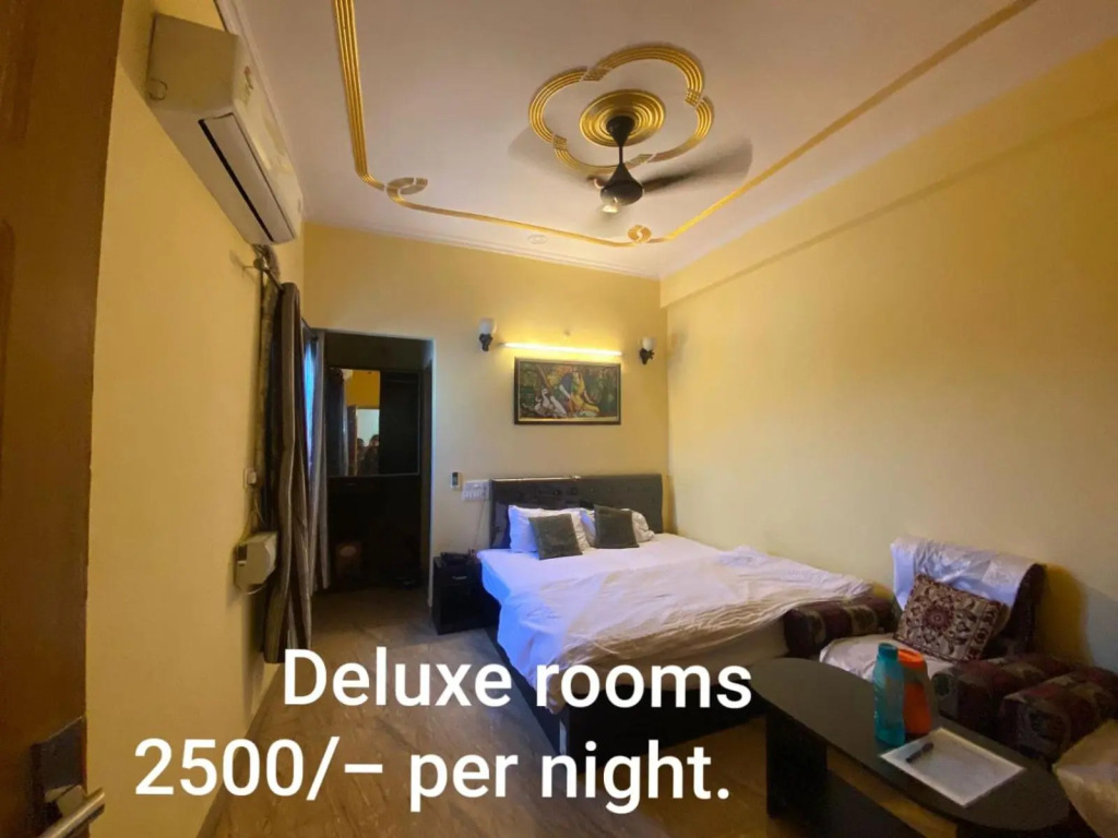DS Residency-Near Varanasi Jn Railway station N Temples-Parking-Free Wi-Fi