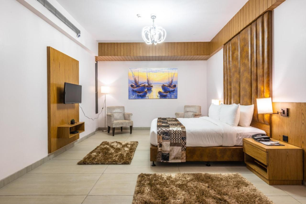 Hotel Saya Grand