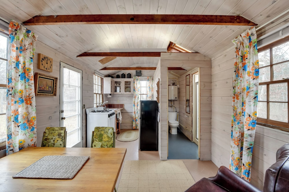 Cozy Vineyard Haven Cottage < 1 Mi to Beach!