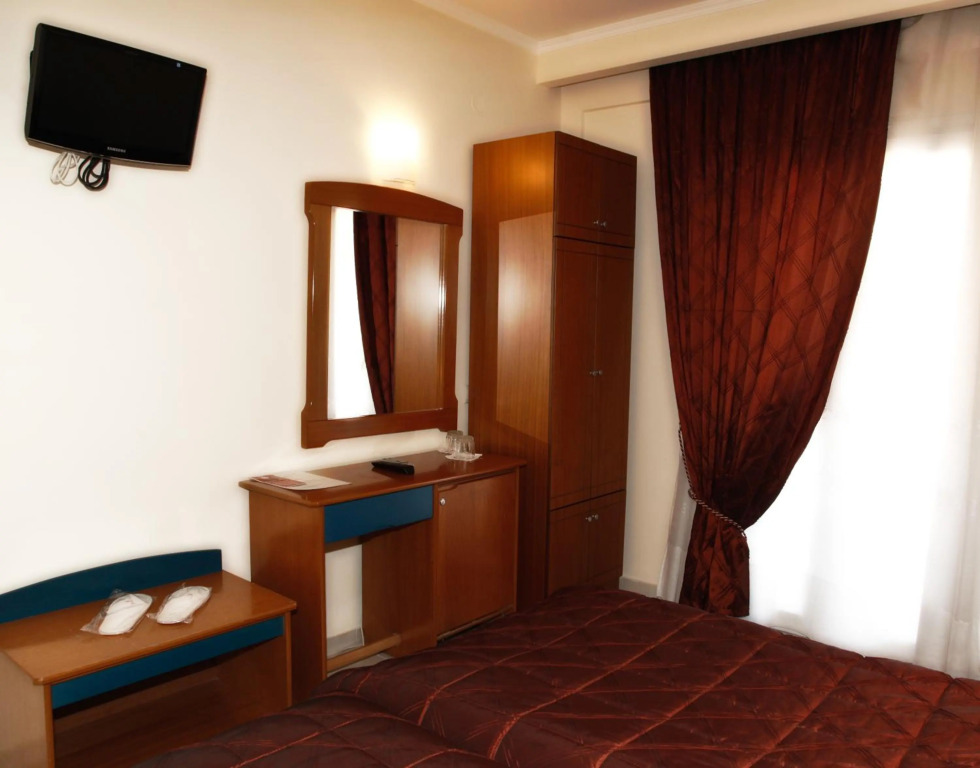 Alexiou Hotel